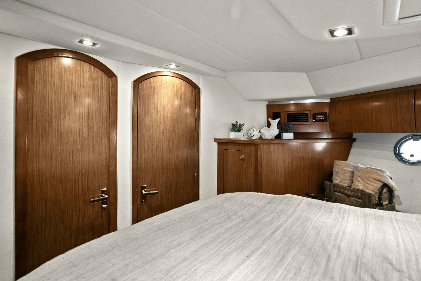 Slide: The Image of 2014 Cruisers Yachts 540 Sport Coupe - 5342426