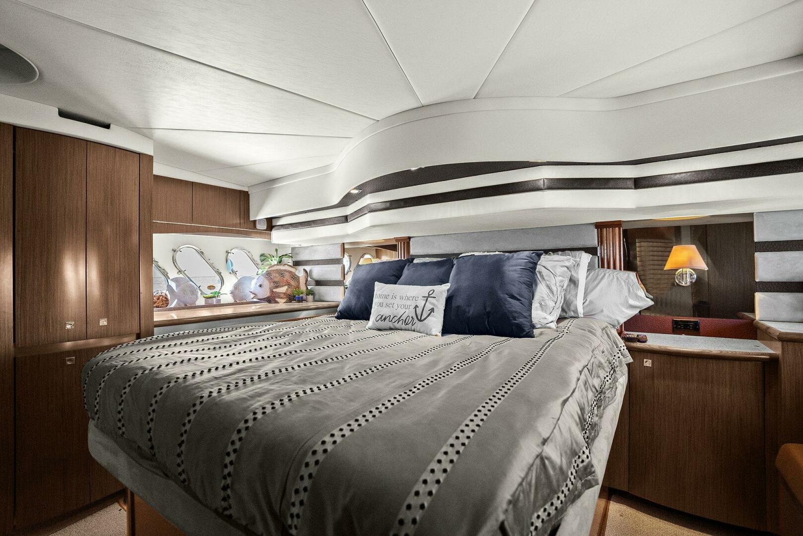 Slide: The Image of 2014 Cruisers Yachts 540 Sport Coupe - 5342431