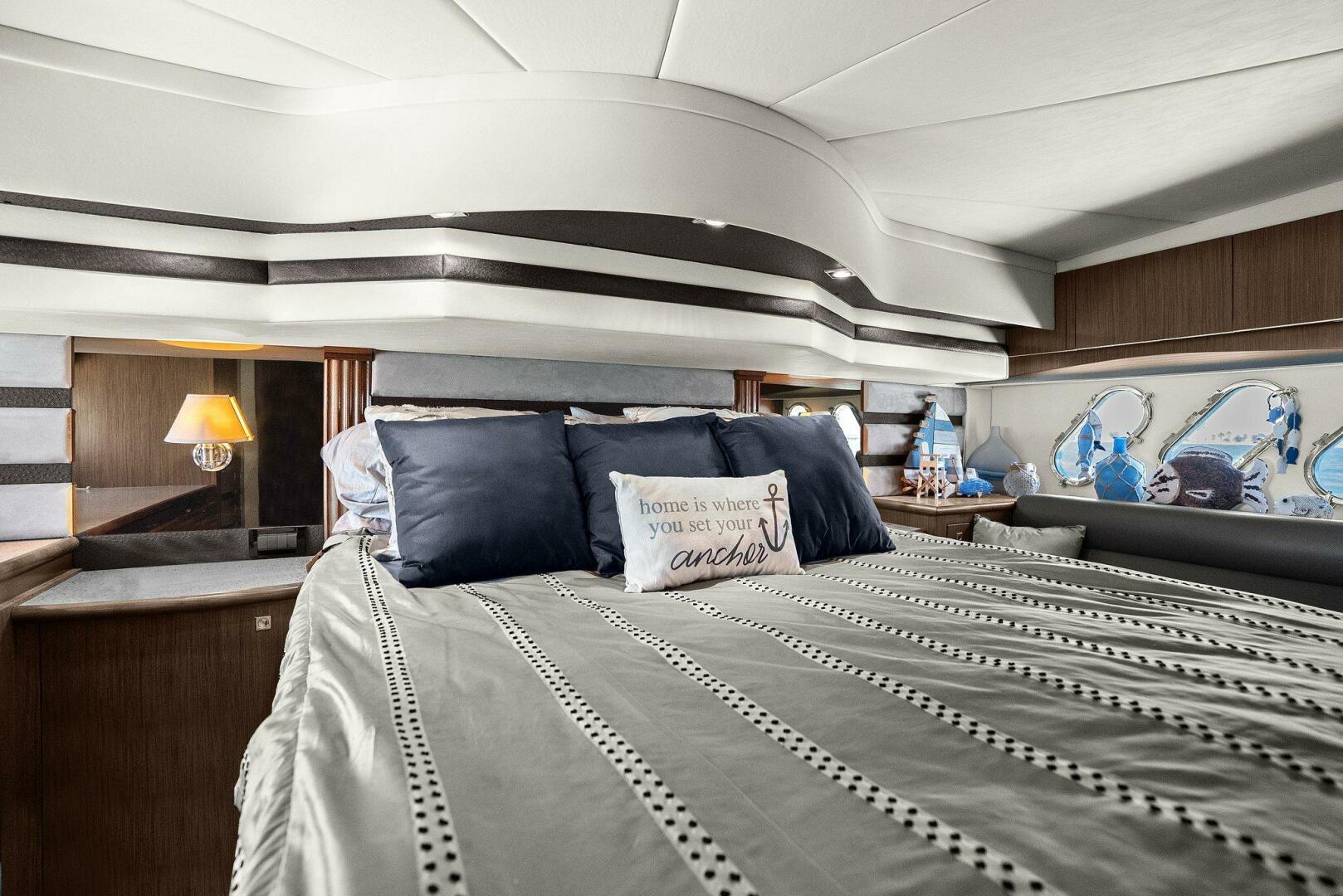 Slide: The Image of 2014 Cruisers Yachts 540 Sport Coupe - 5342433
