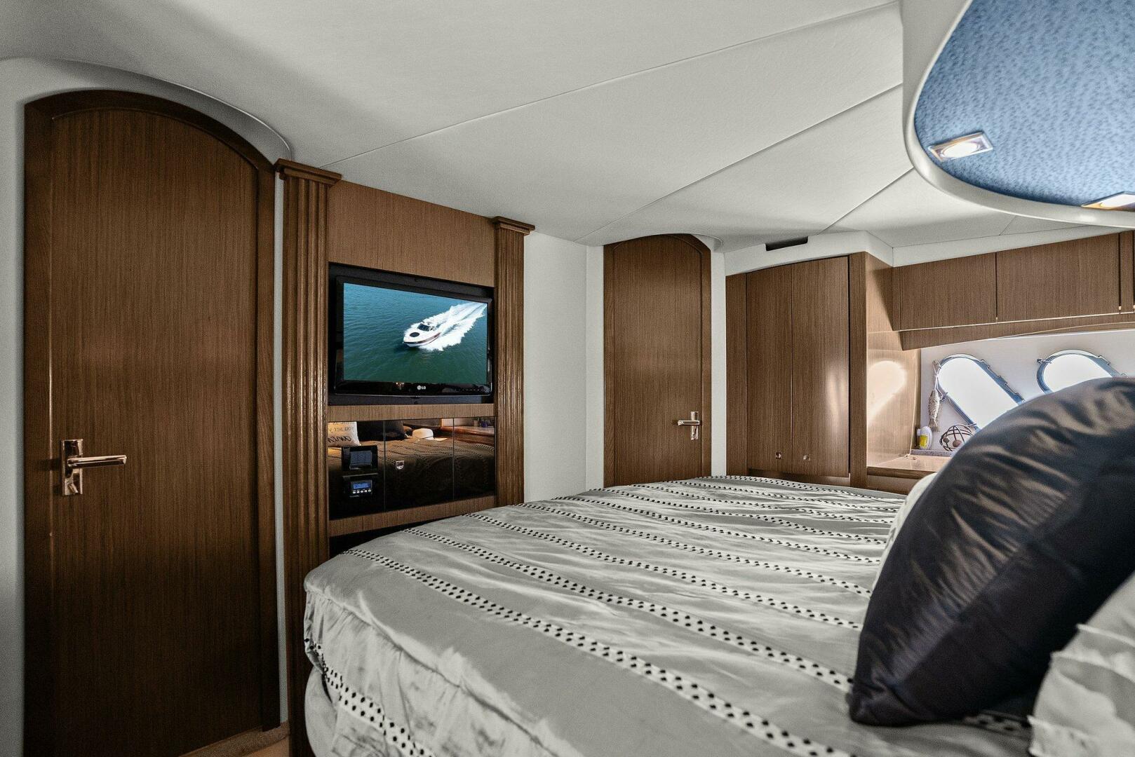 Slide: The Image of 2014 Cruisers Yachts 540 Sport Coupe - 5342435