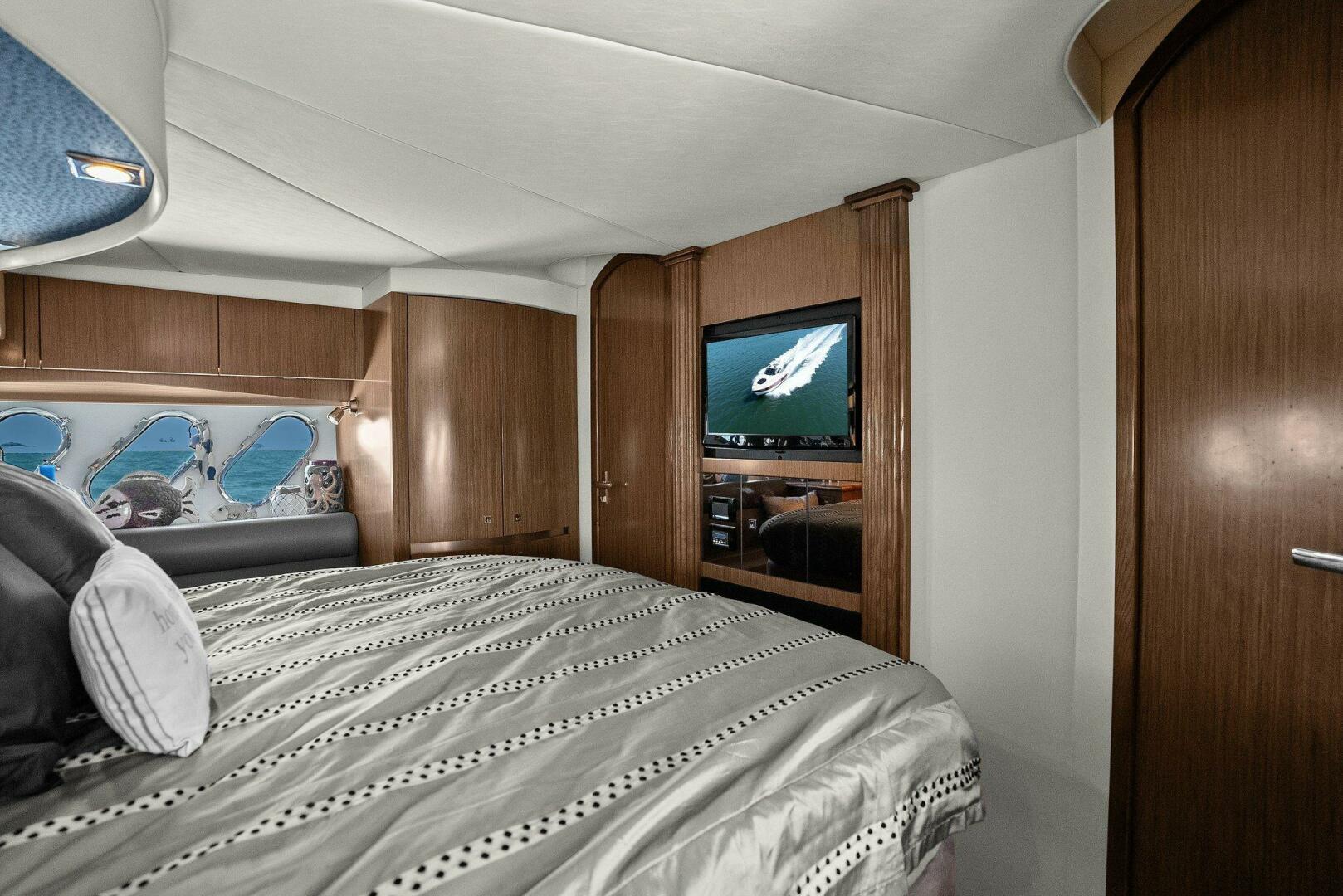 Slide: The Image of 2014 Cruisers Yachts 540 Sport Coupe - 5342436