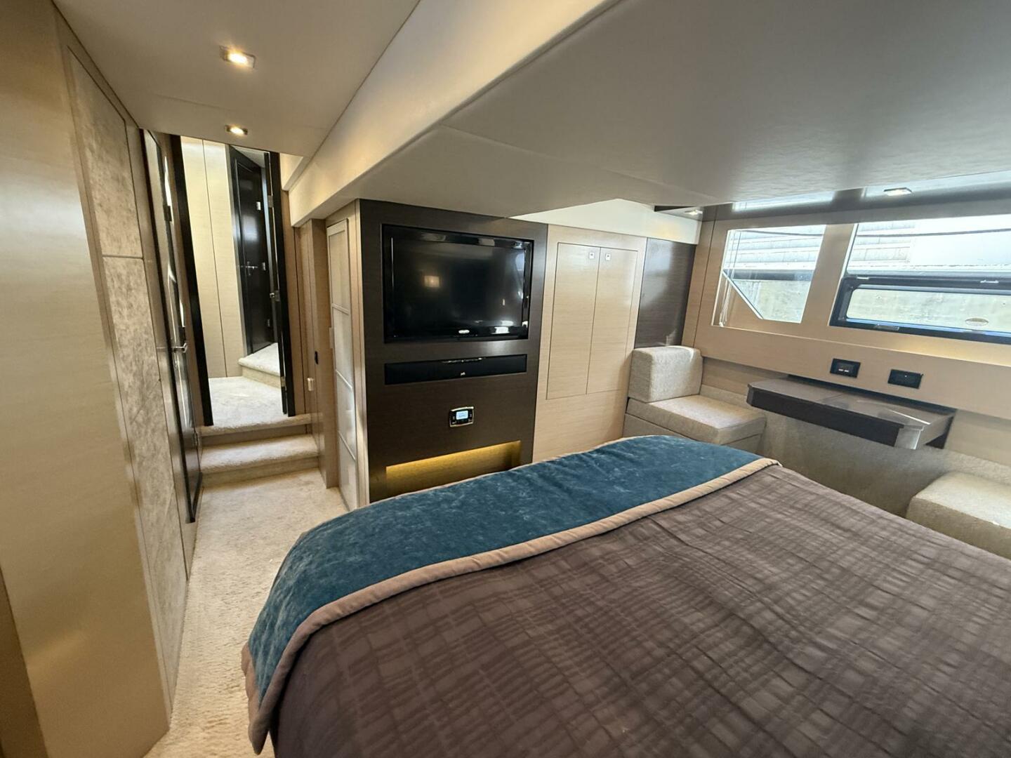 Slide: The Image of Master Cabin Entry   - 35