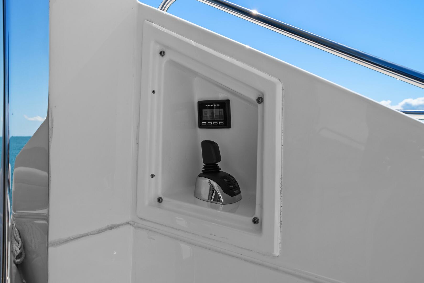 Slide: The Image of 2021 Cruiser Yachts 60 Cantius - Starboard Joystick - 5432283