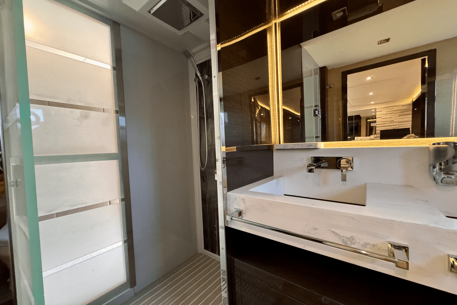 Slide: The Image of Cruisers 60 FLY 2020 - 68