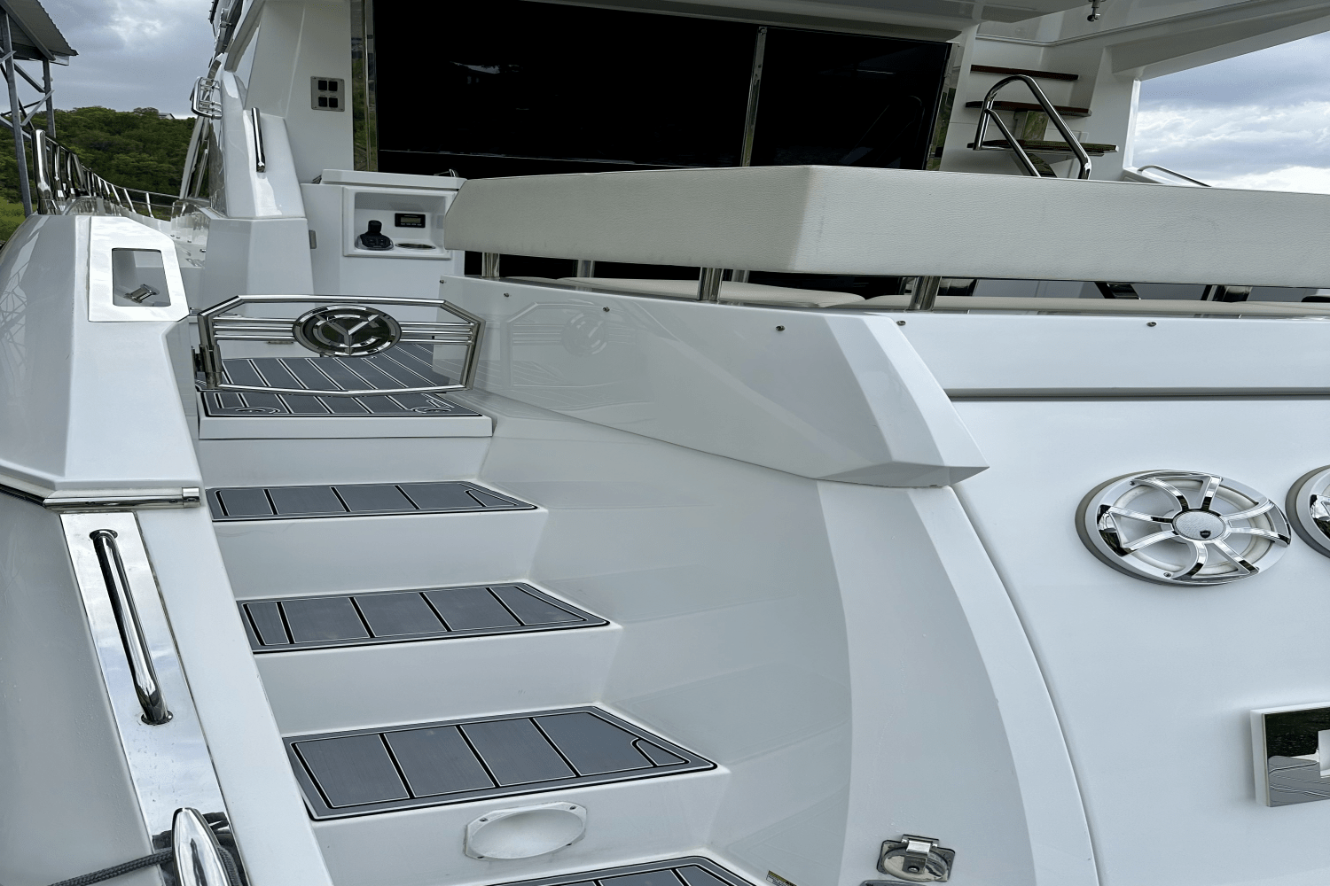 Slide: The Image of Cruisers 60 FLY 2020 - 8