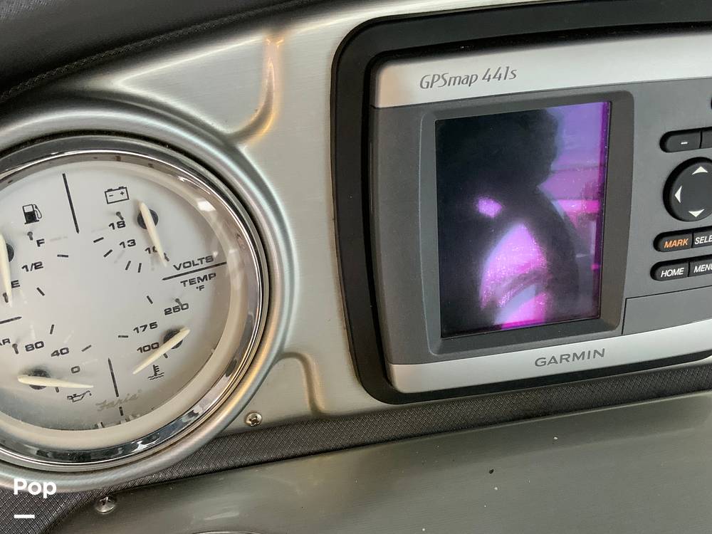 Slide: The Image of 441 Garmin In Dash - 13351809