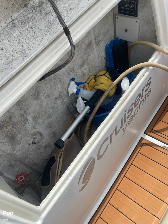 Slide: The Image of Cruisers Yachts 3075 Rogue 1998 - 15754161