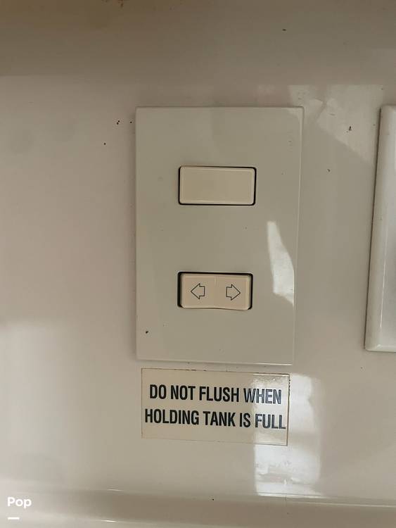 Slide: The Image of Cruisers Yachts 3075 Rogue 1998 - 15754174