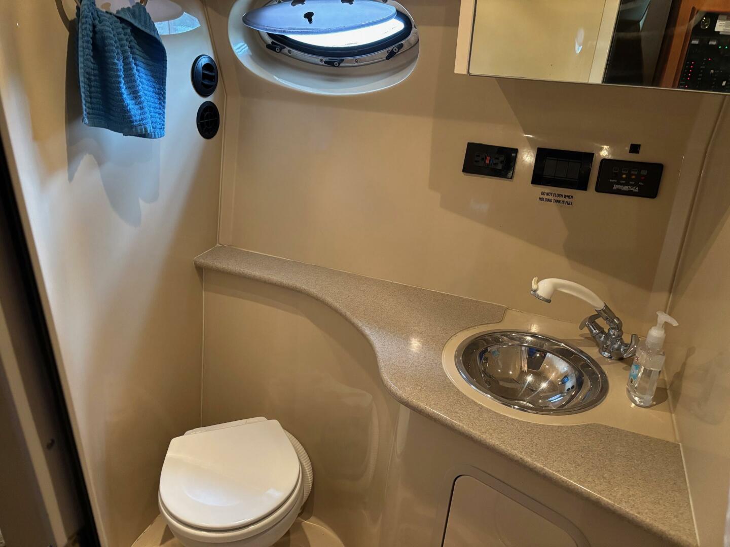 Slide: The Image of Cruisers Yachts 320 Express 2004 - 5325529