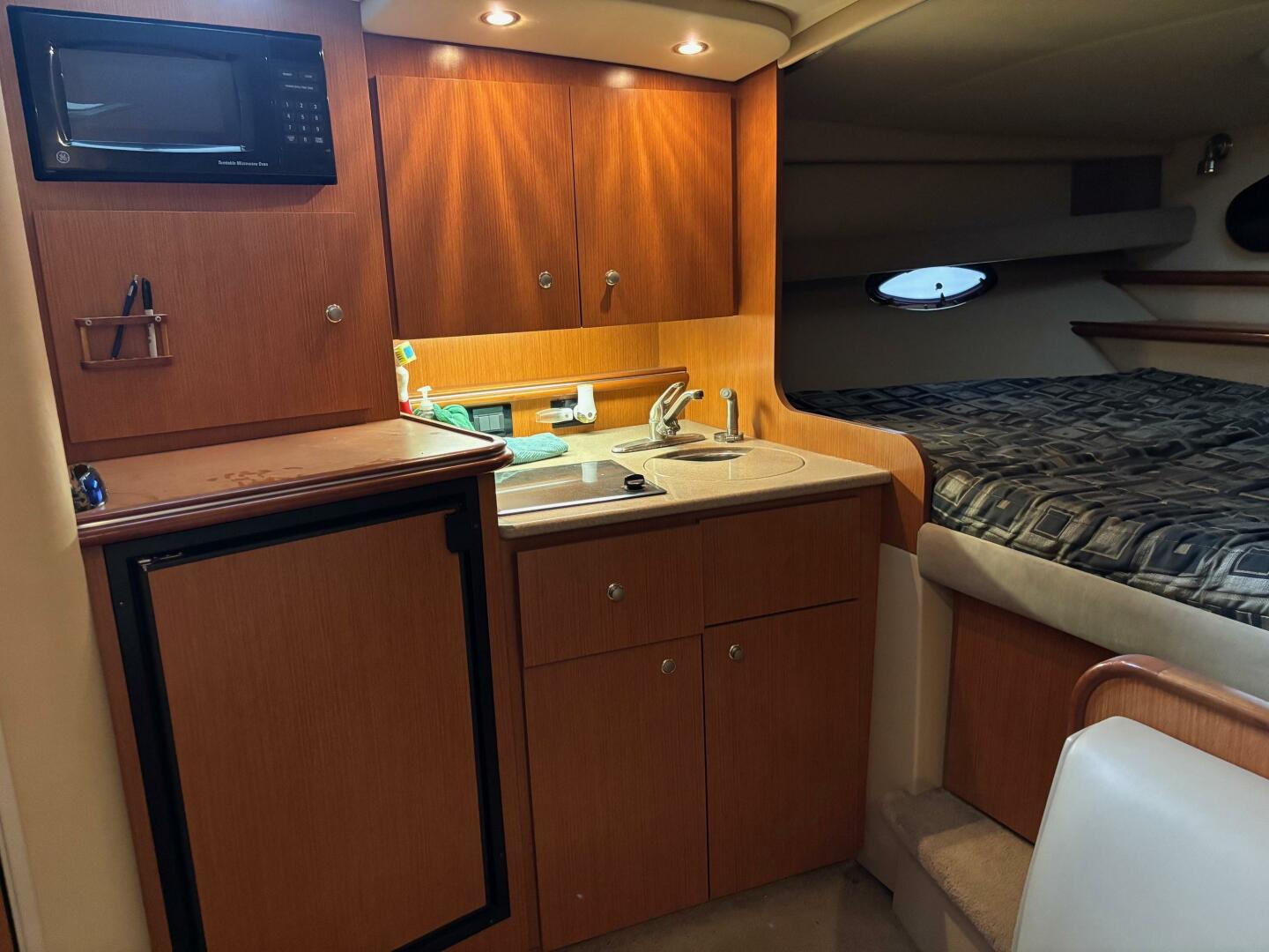 Slide: The Image of Cruisers Yachts 320 Express 2004 - 5325530