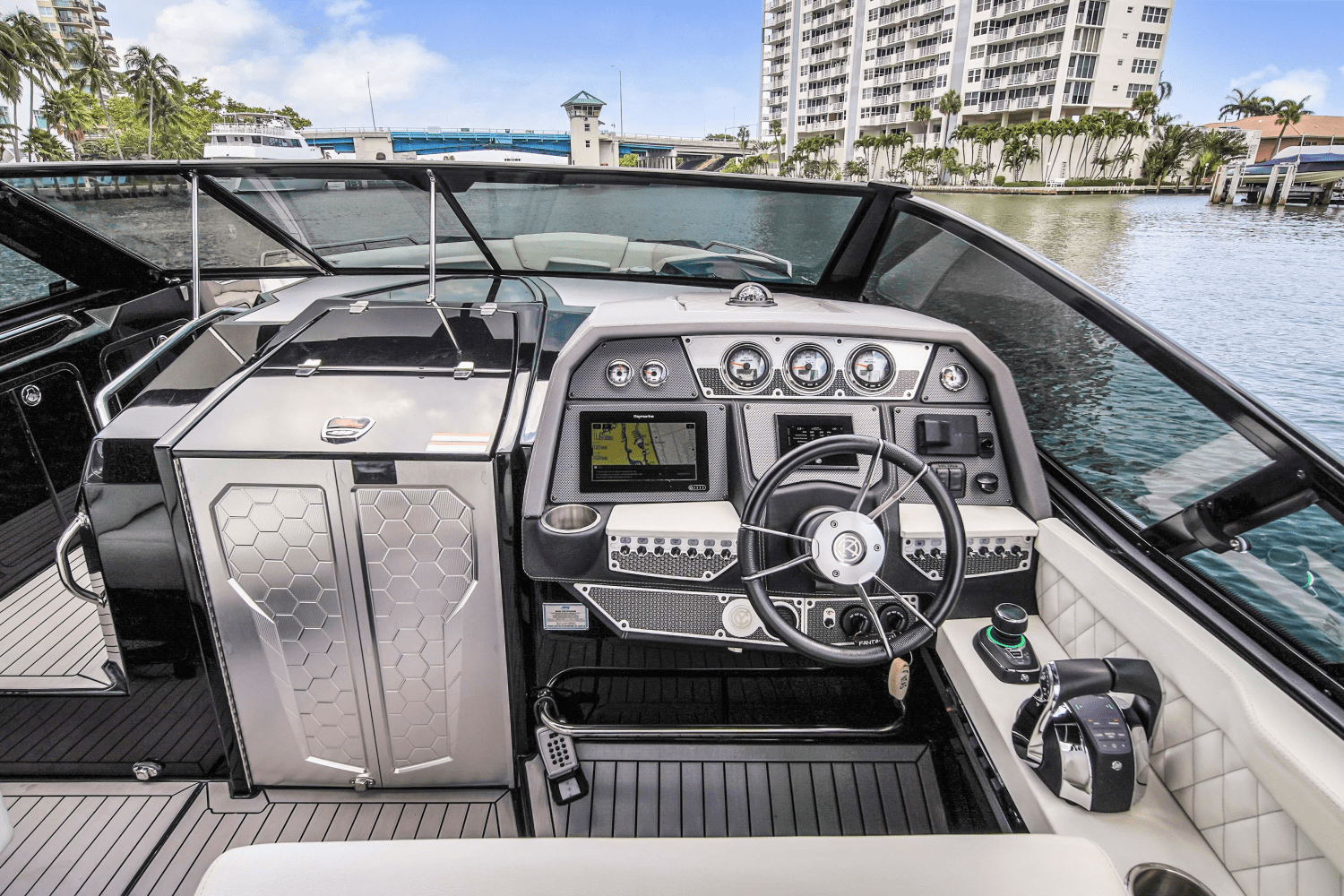 Slide: The Image of Cruisers Yachts 338 OB 2020 - 10