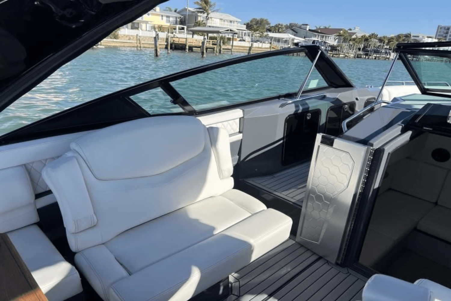 Slide: The Image of Cruisers Yachts 338 OB 2020 - 11