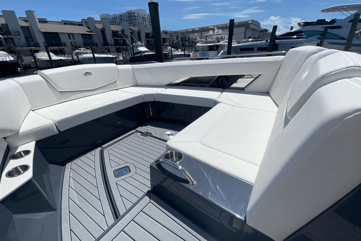 Slide: The Image of Cruisers Yachts 338 OB 2020 - 13