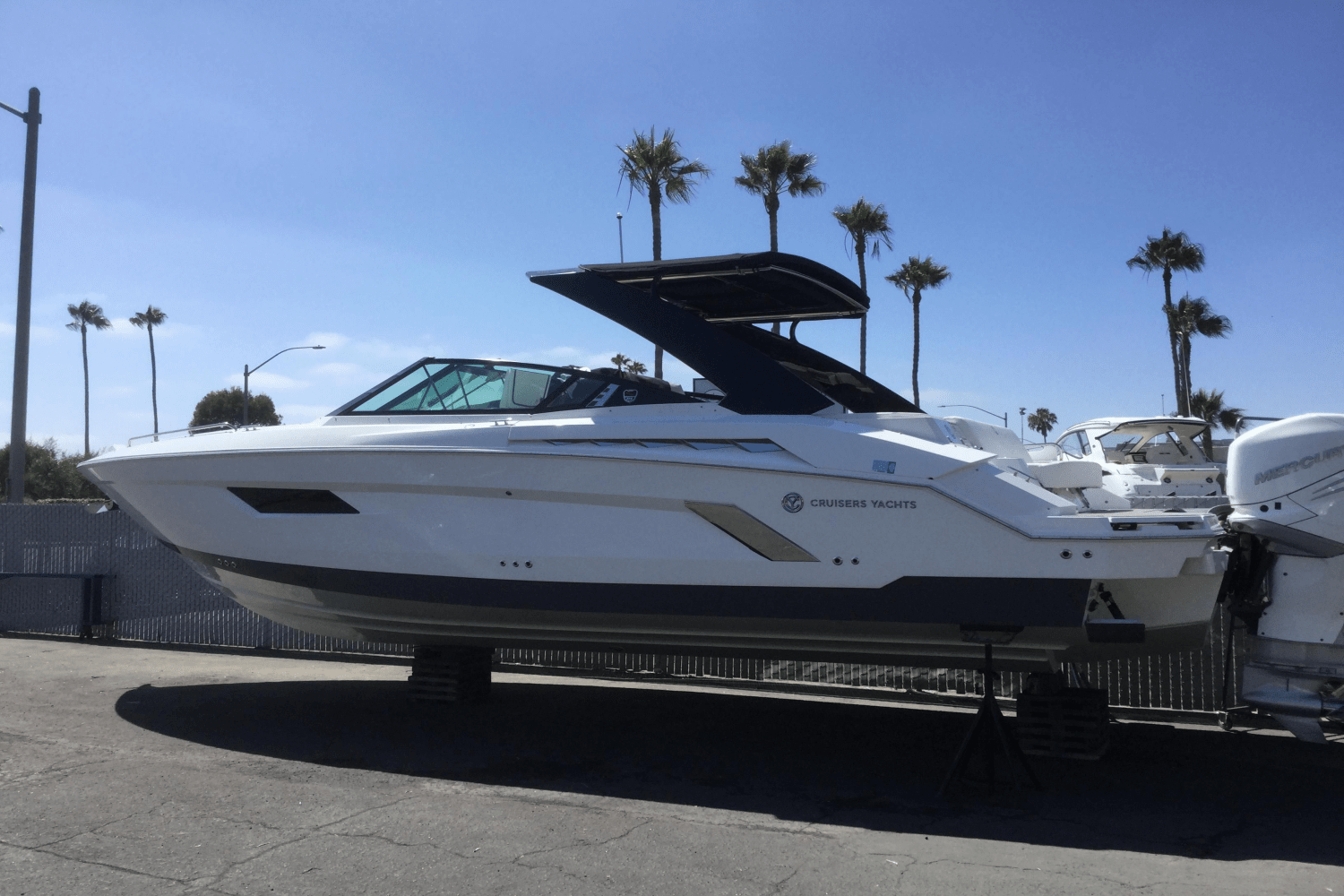 Slide: The Image of Cruisers Yachts 338 OB 2020 - 16