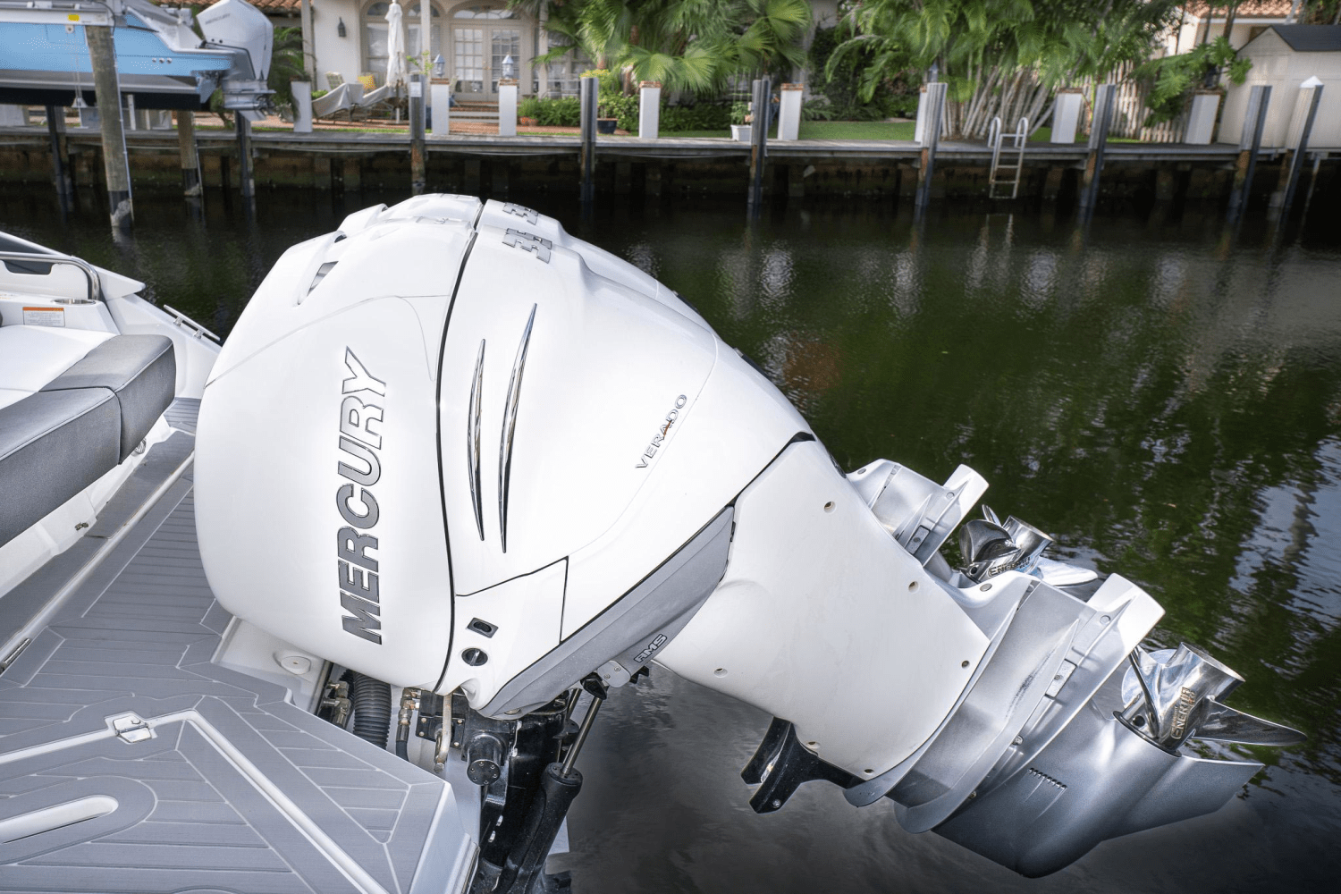 Slide: The Image of Cruisers Yachts 338 OB 2020 - 8