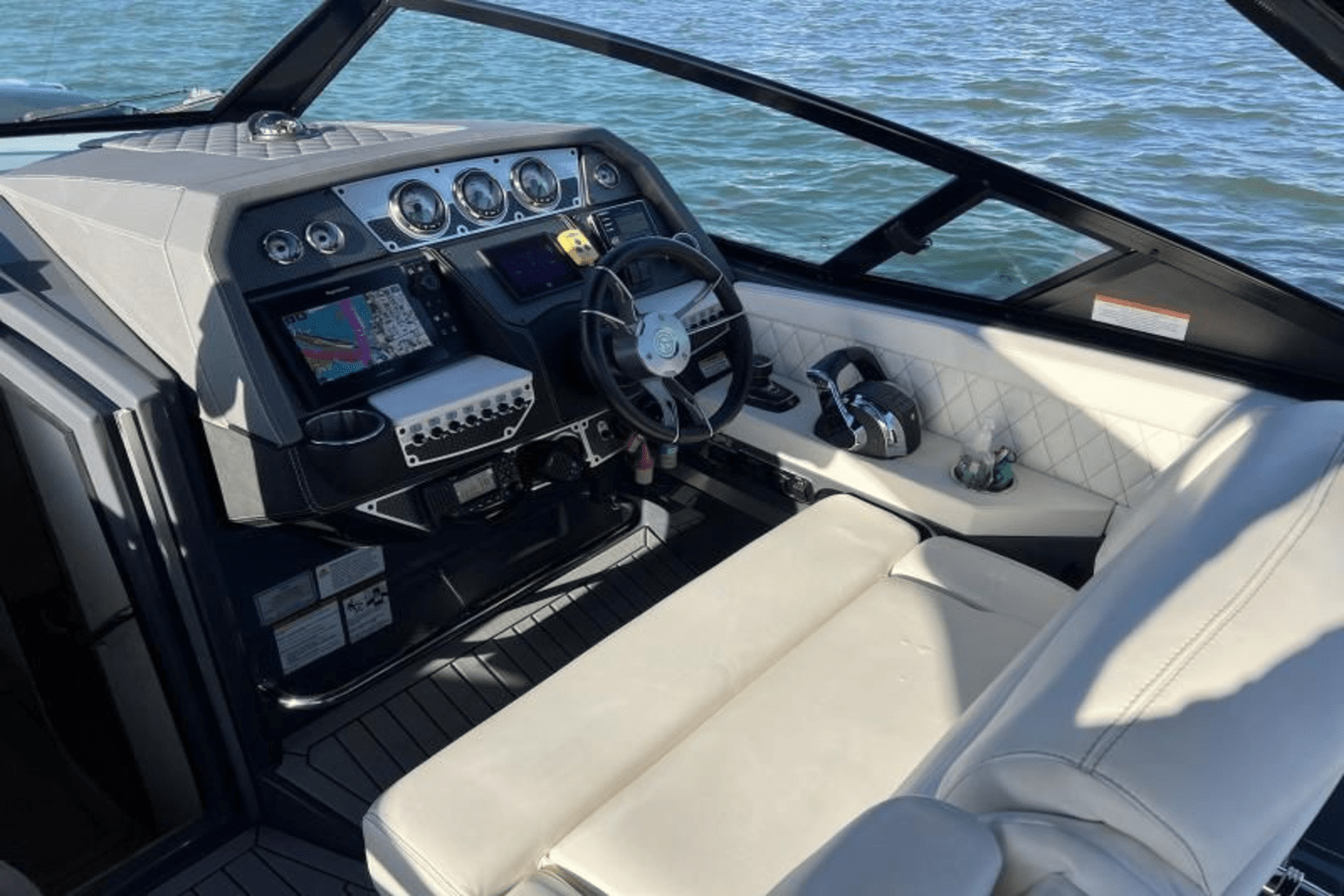 Slide: The Image of Cruisers Yachts 338 OB 2020 - 9