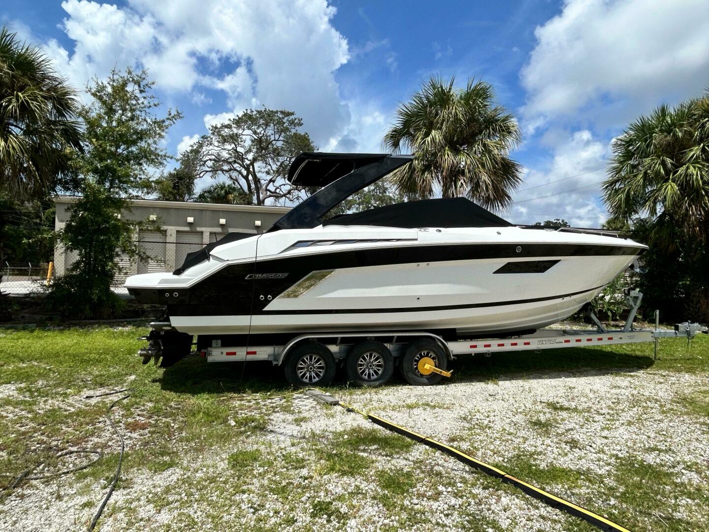 Slide: The Image of Cruisers Yachts 338 Sport Series 2017 - 5002003
