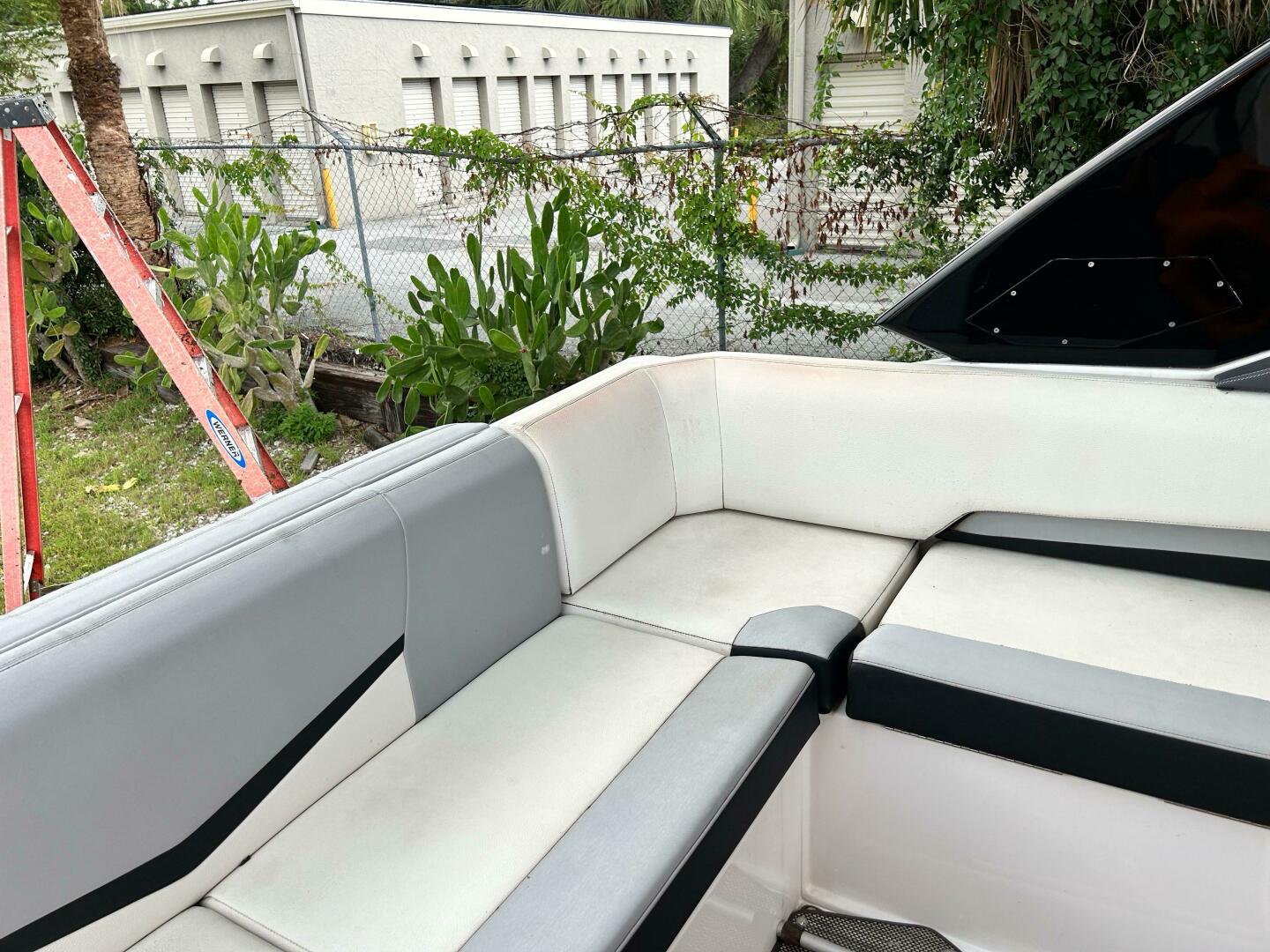 Slide: The Image of Cruisers Yachts 338 Sport Series 2017 - 5002007