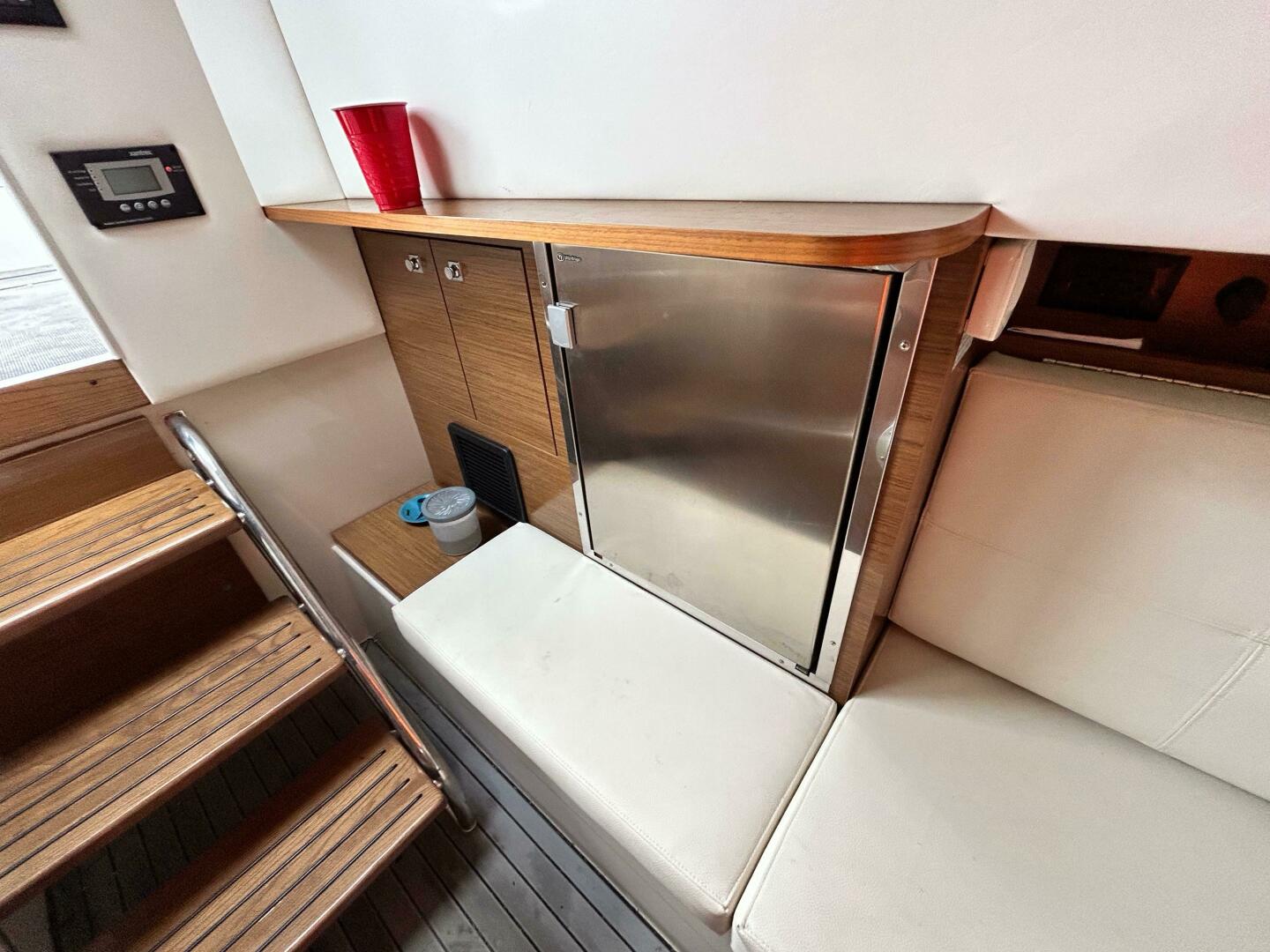 Slide: The Image of Cruisers Yachts 338 Sport Series 2017 - 5002010