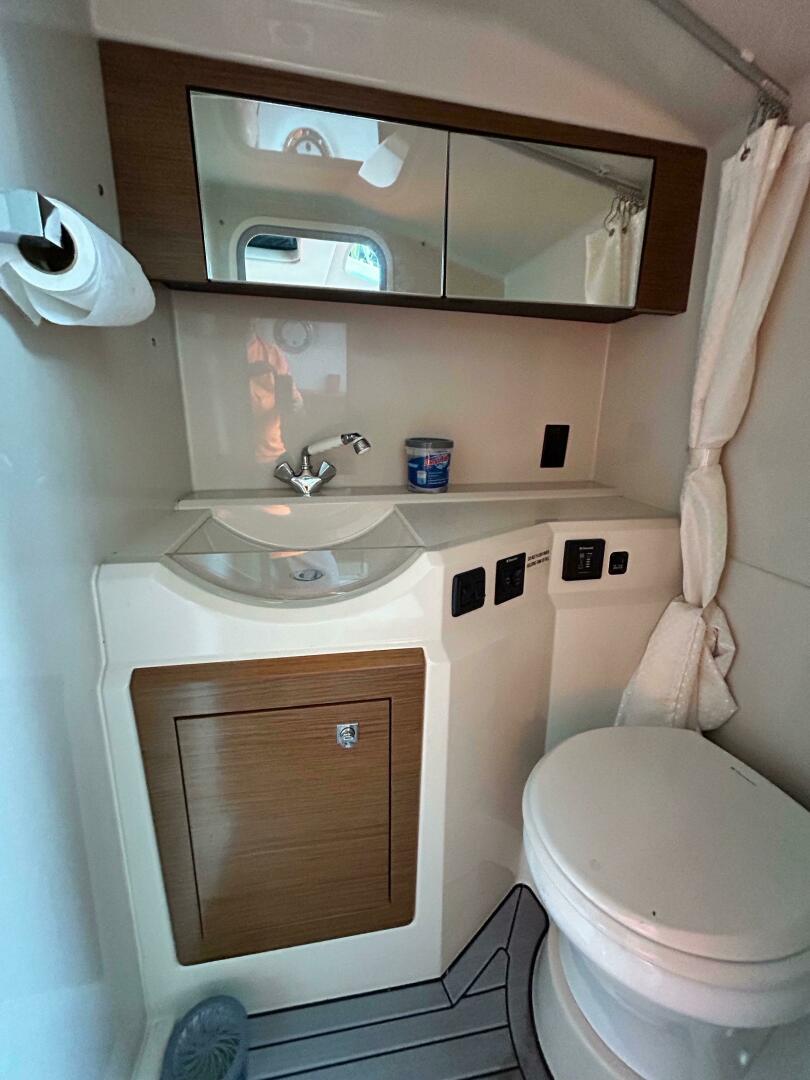 Slide: The Image of Cruisers Yachts 338 Sport Series 2017 - 5002020