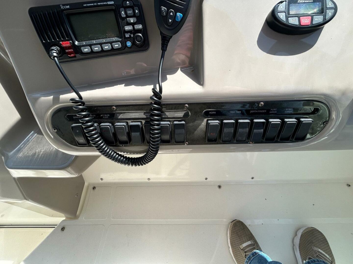 Slide: The Image of Cruisers Yachts 340 Express 2004 - 5257735