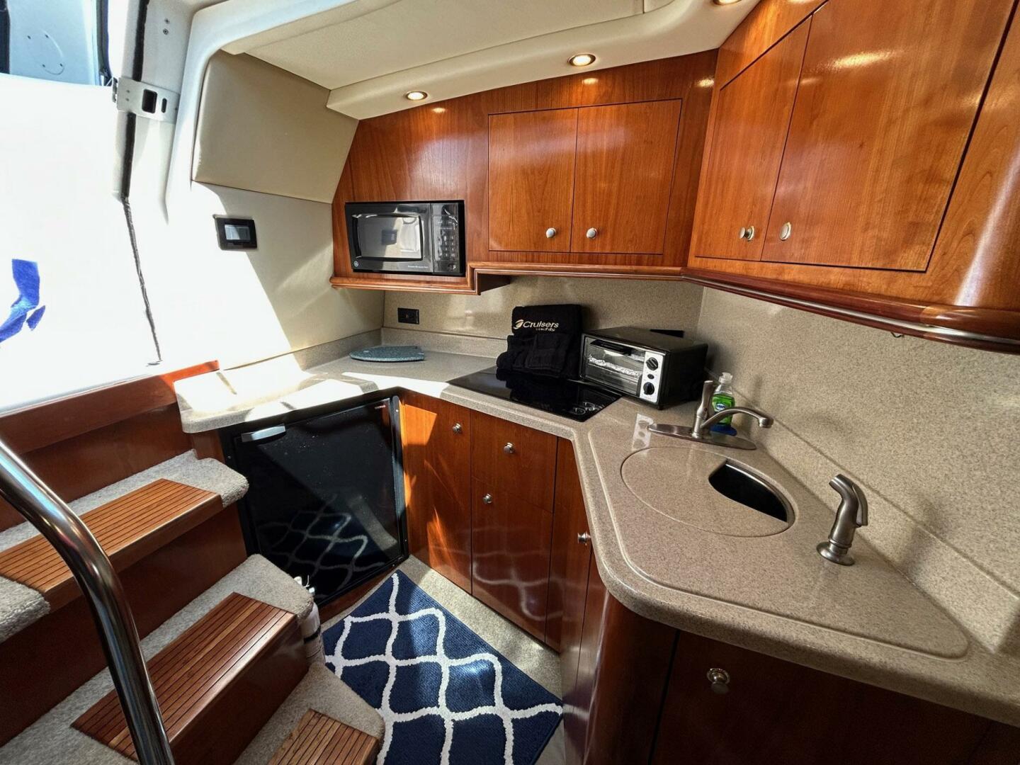 Slide: The Image of Cruisers Yachts 340 Express 2004 - 5257740