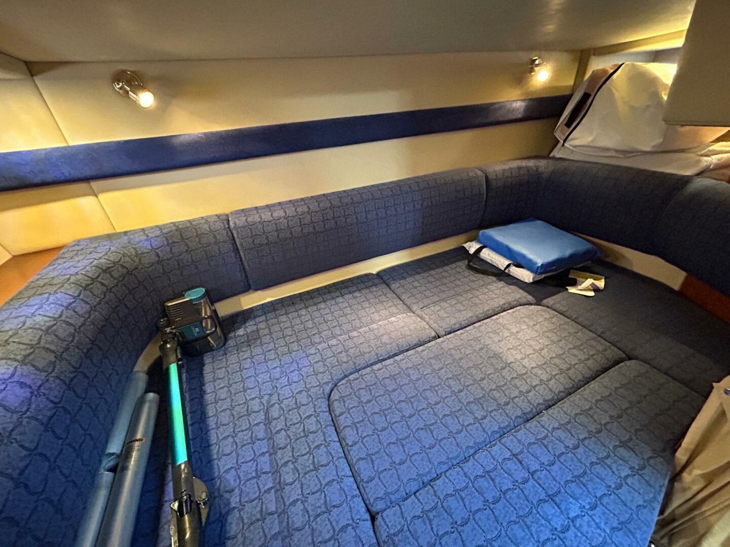 Slide: The Image of Cruisers Yachts 340 Express 2004 - 5257745