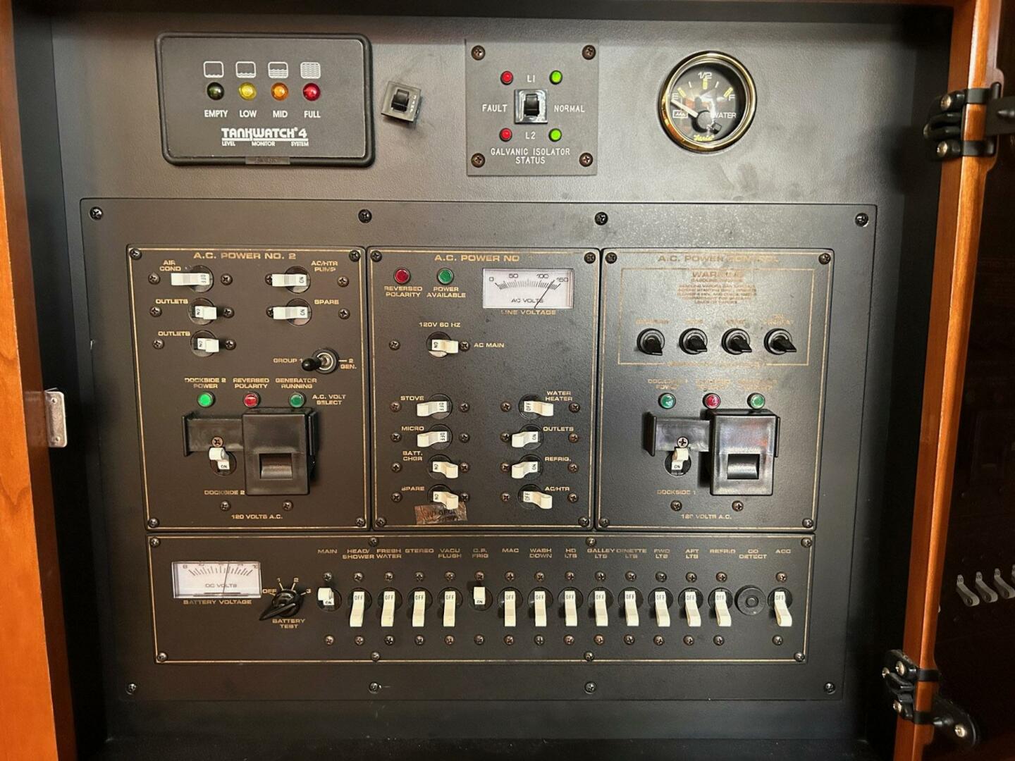 Slide: The Image of Cruisers Yachts 340 Express 2004 - 5257748