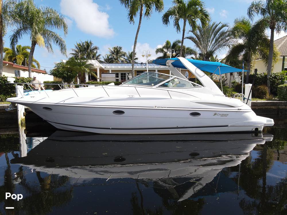 Slide: The Image of Cruisers Yachts 3470 Express 2001 - 11541540