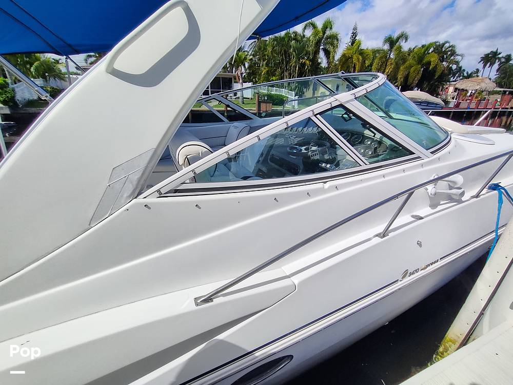 Slide: The Image of Cruisers Yachts 3470 Express 2001 - 11541553