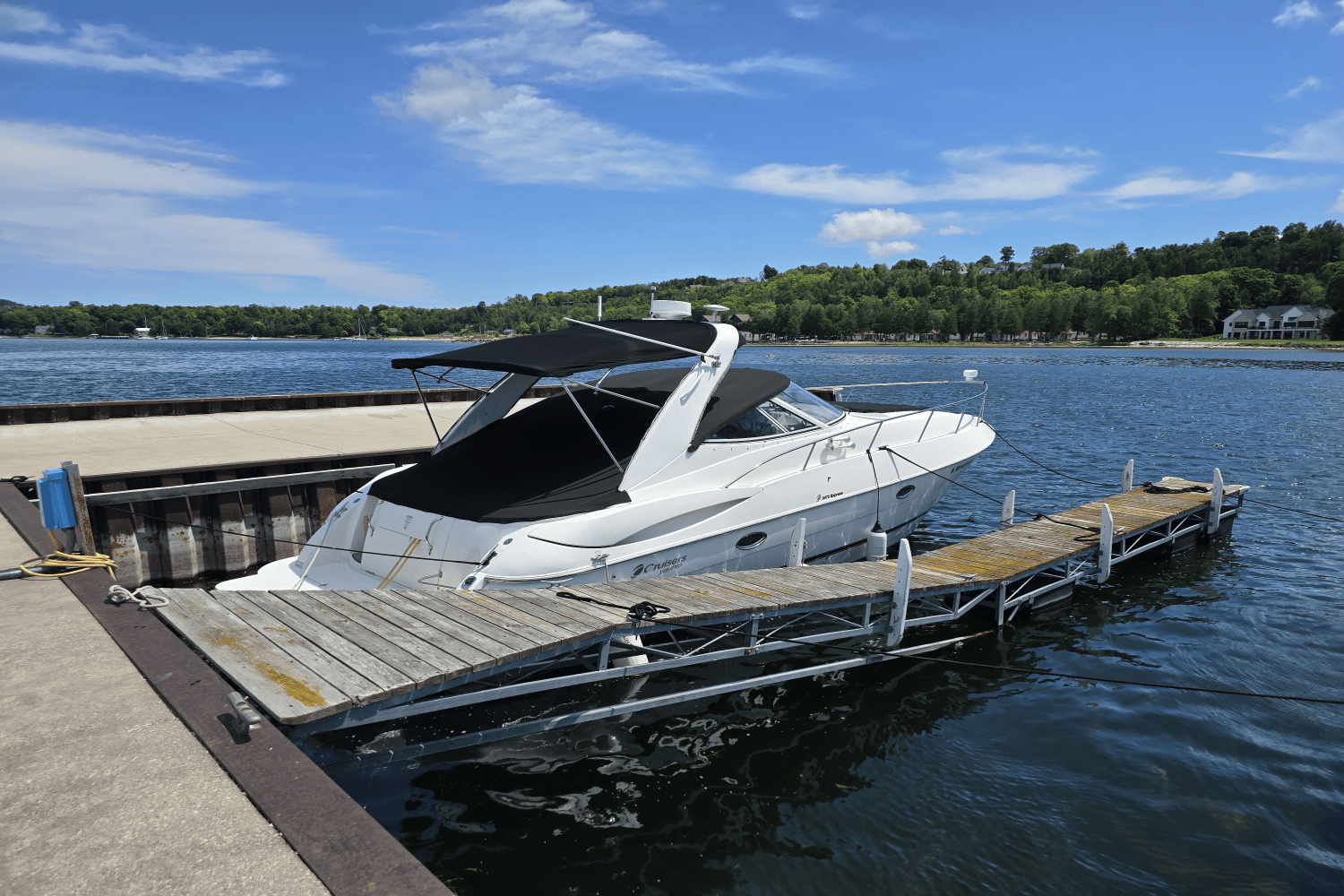 Slide: The Image of Cruisers Yachts 3470 EXPRESS 2003 - 3