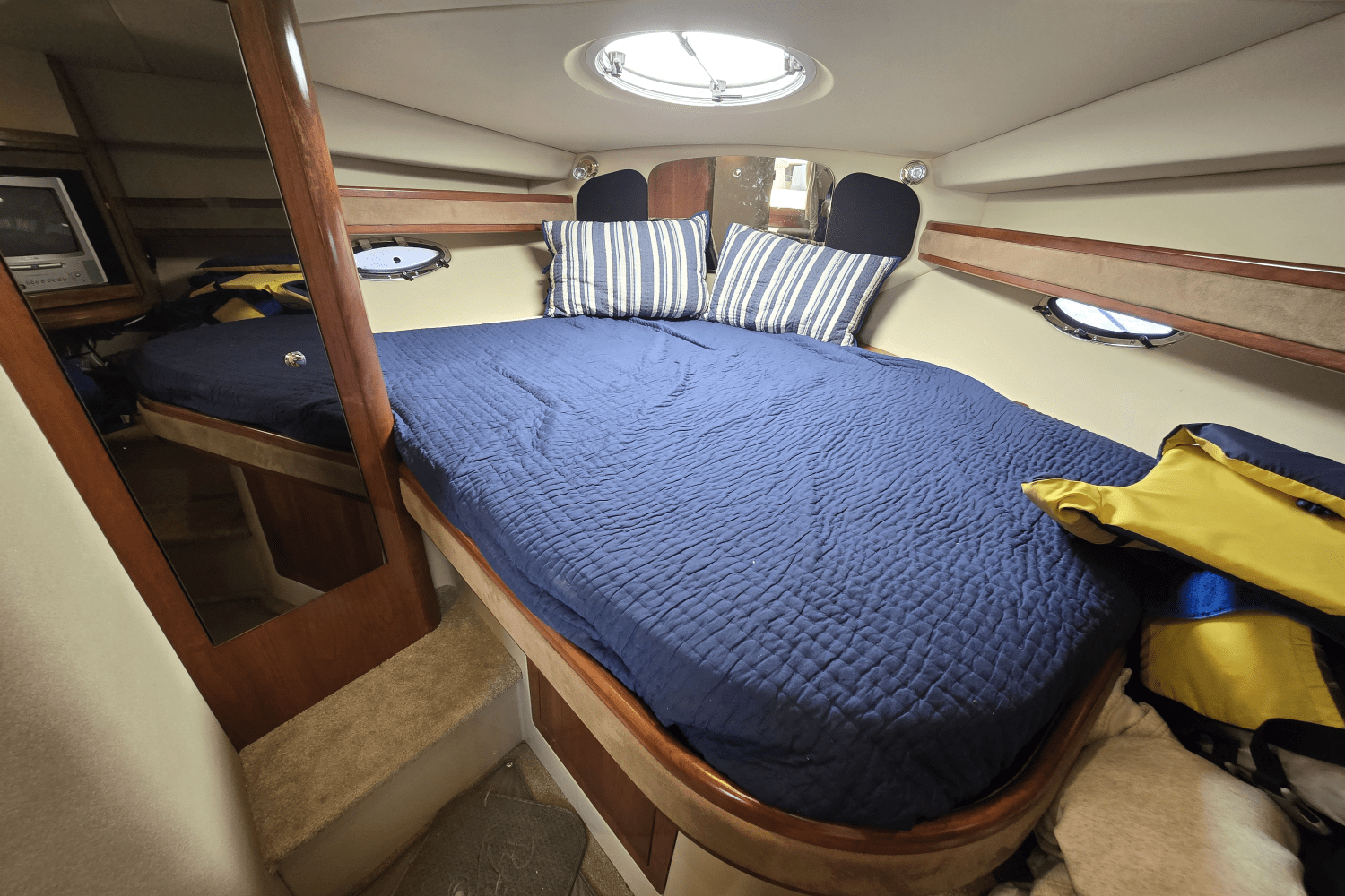 Slide: The Image of Cruisers Yachts 3470 EXPRESS 2003 - 32