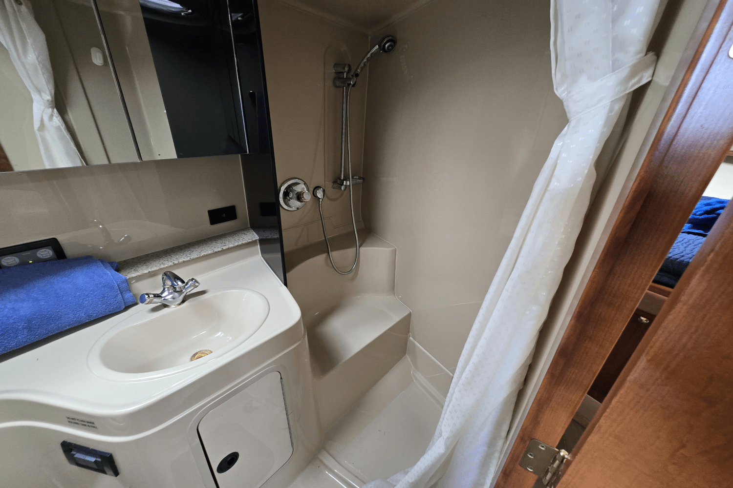 Slide: The Image of Cruisers Yachts 3470 EXPRESS 2003 - 35