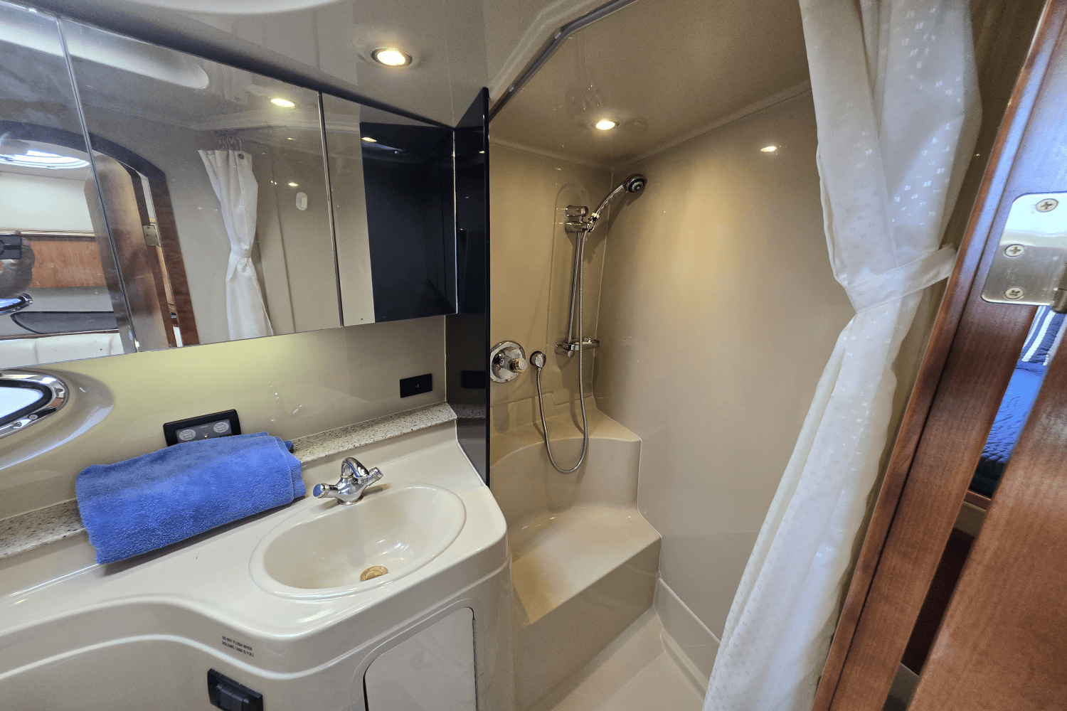 Slide: The Image of Cruisers Yachts 3470 EXPRESS 2003 - 36