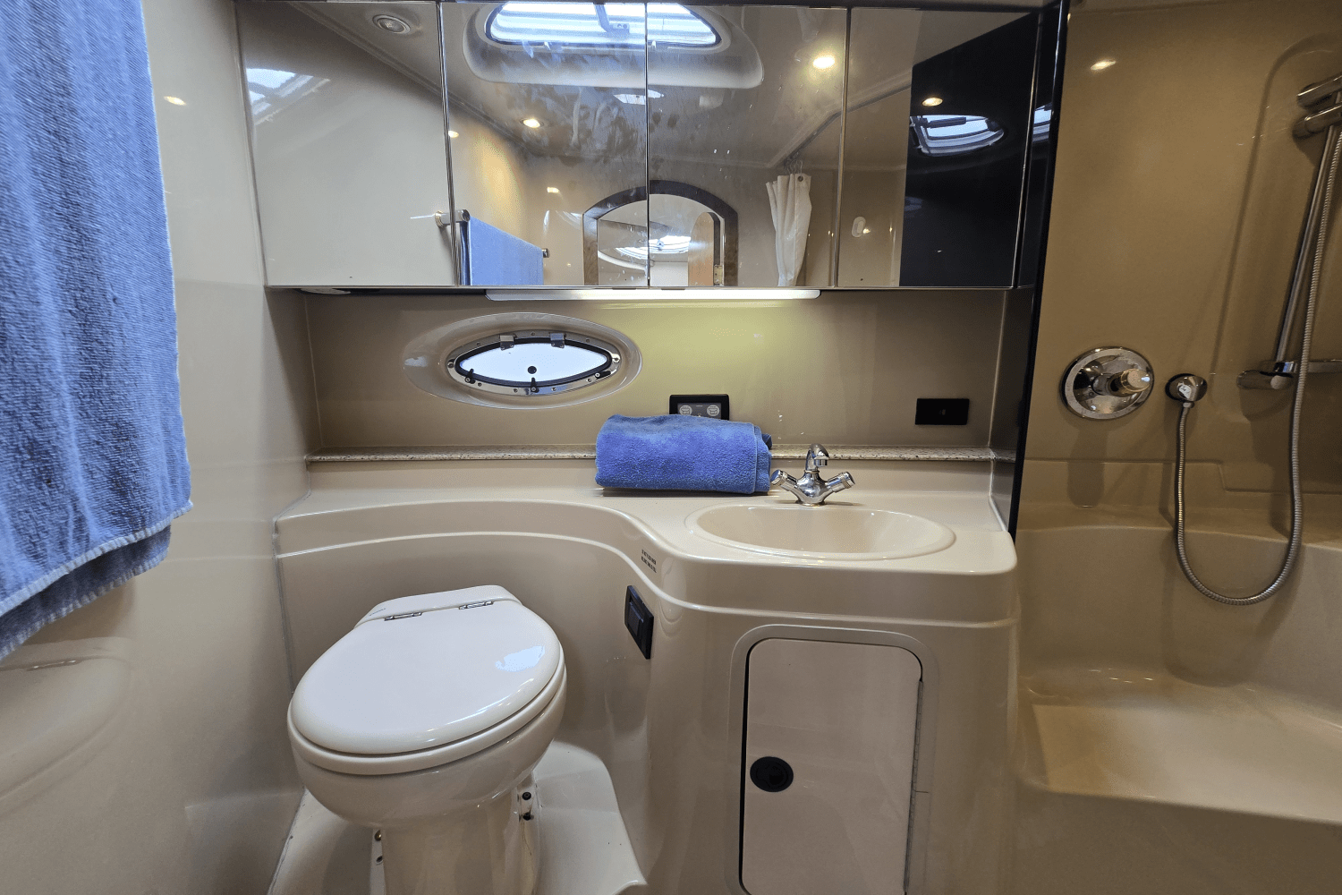 Slide: The Image of Cruisers Yachts 3470 EXPRESS 2003 - 37