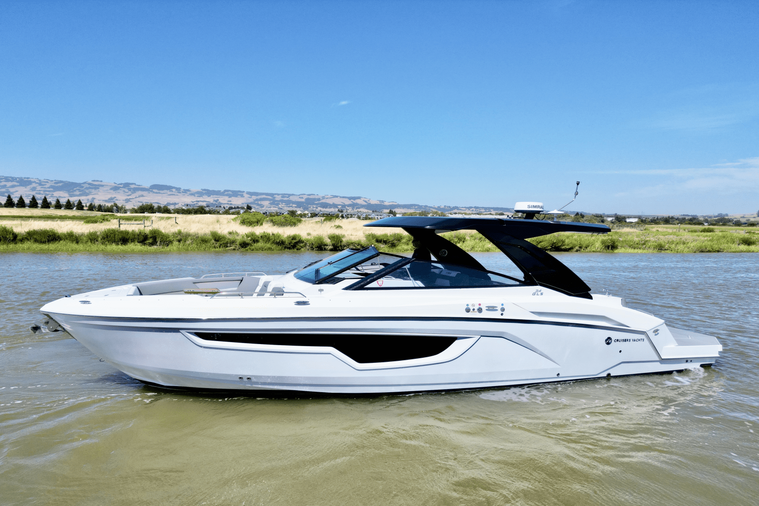 Slide: The Image of Cruisers Yachts 34 GLS 2023 - 1