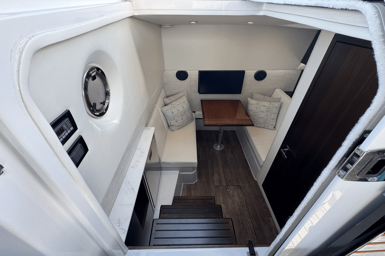 Slide: The Image of Cruisers Yachts 34 GLS 2023 - 13