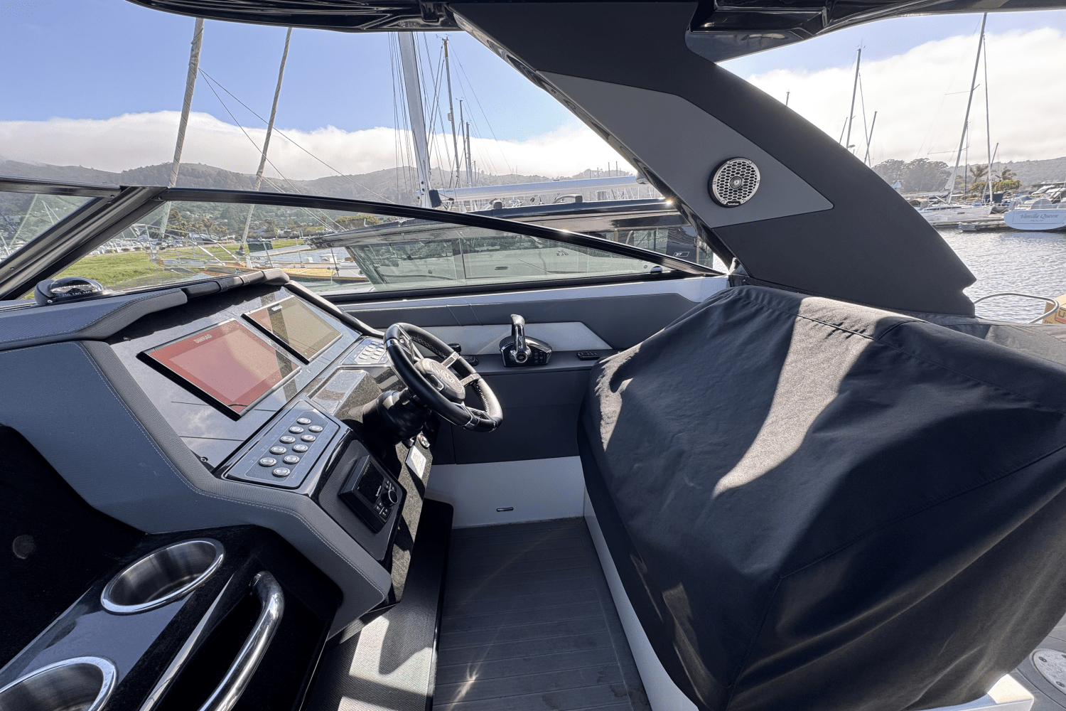 Slide: The Image of Cruisers Yachts 34 GLS 2023 - 16