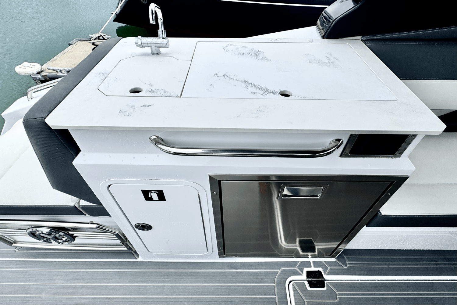 Slide: The Image of Cruisers Yachts 34 GLS 2023 - 23