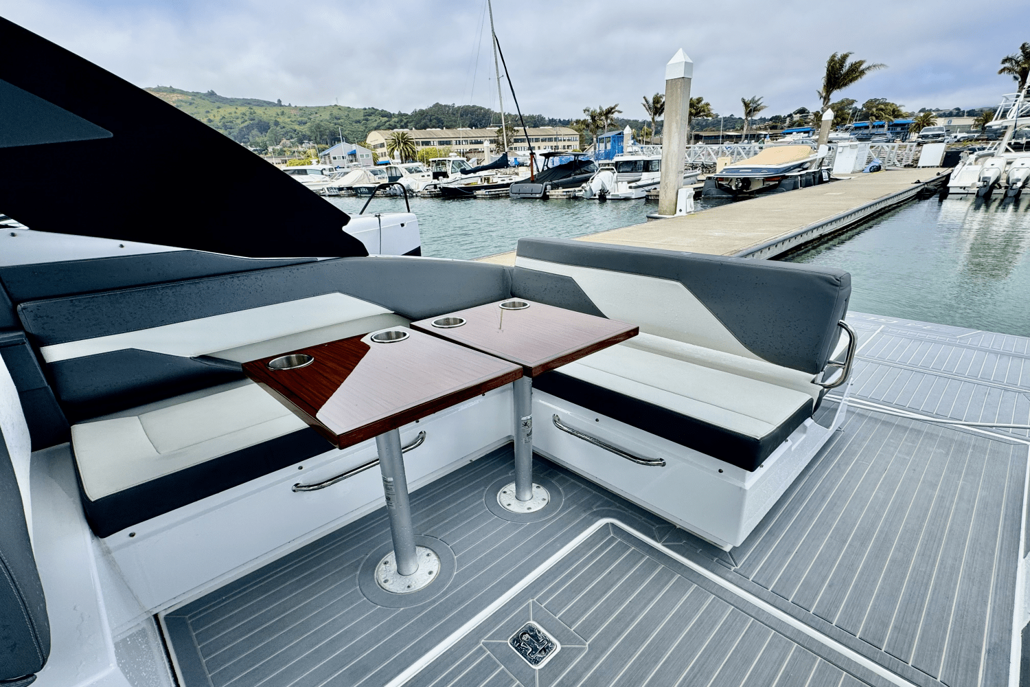 Slide: The Image of Cruisers Yachts 34 GLS 2023 - 25