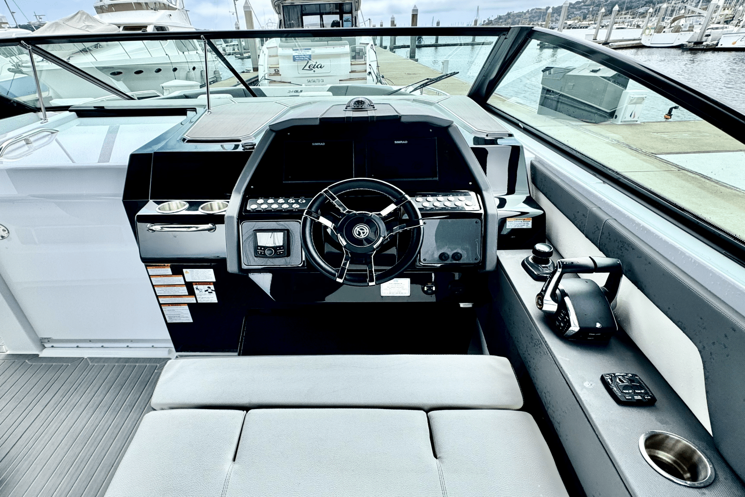 Slide: The Image of Cruisers Yachts 34 GLS 2023 - 27