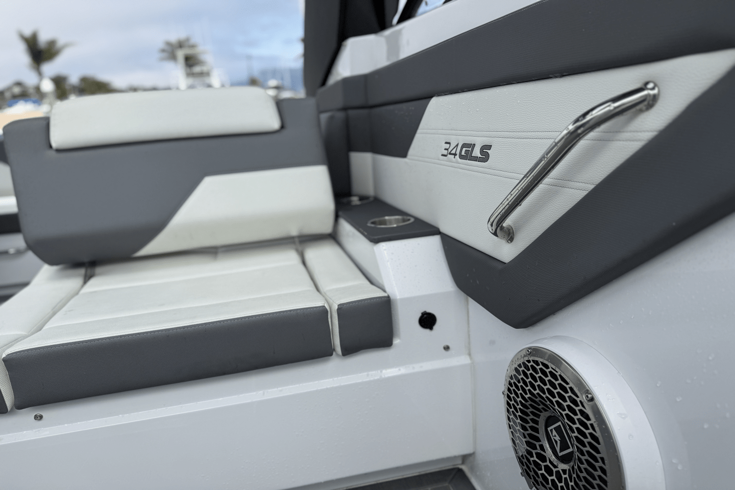 Slide: The Image of Cruisers Yachts 34 GLS 2023 - 32