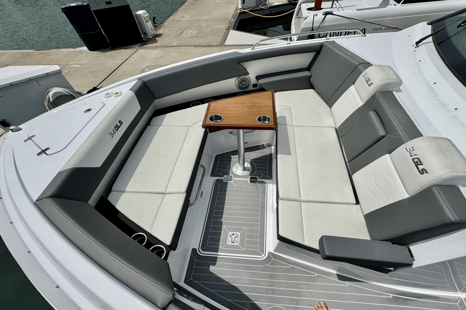 Slide: The Image of Cruisers Yachts 34 GLS 2023 - 35