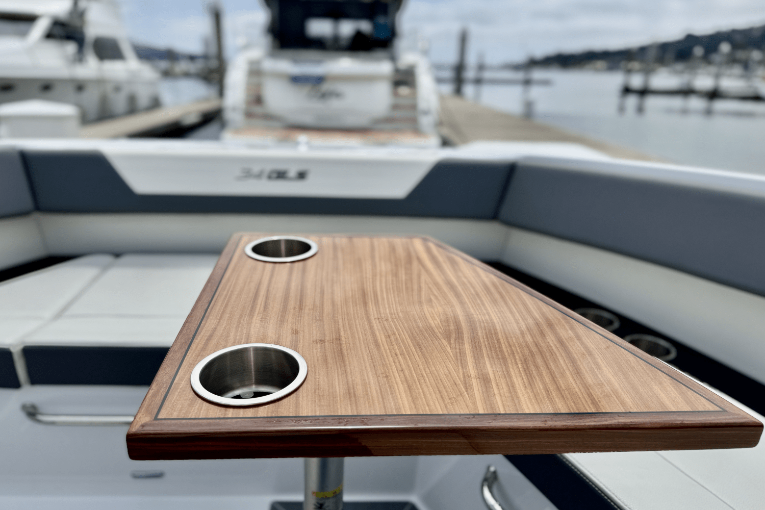 Slide: The Image of Cruisers Yachts 34 GLS 2023 - 37