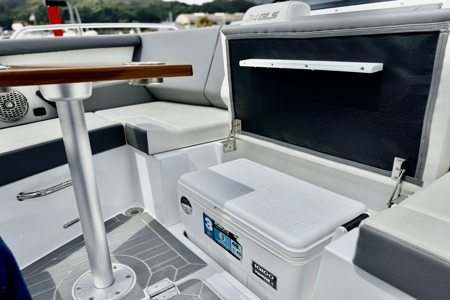 Slide: The Image of Cruisers Yachts 34 GLS 2023 - 39