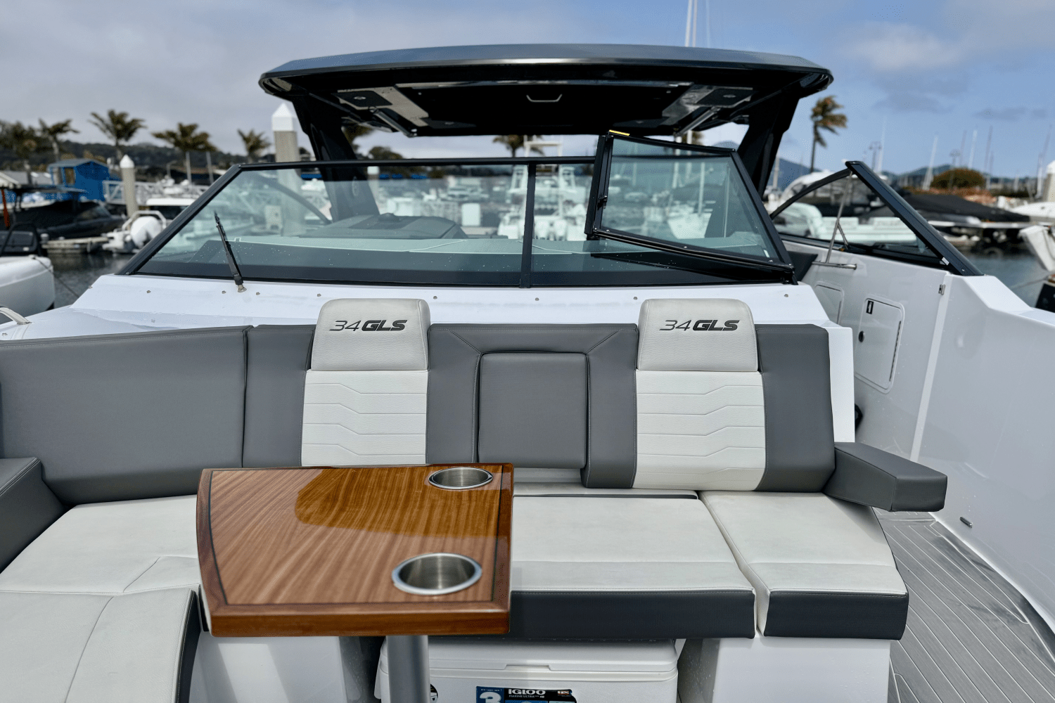 Slide: The Image of Cruisers Yachts 34 GLS 2023 - 40