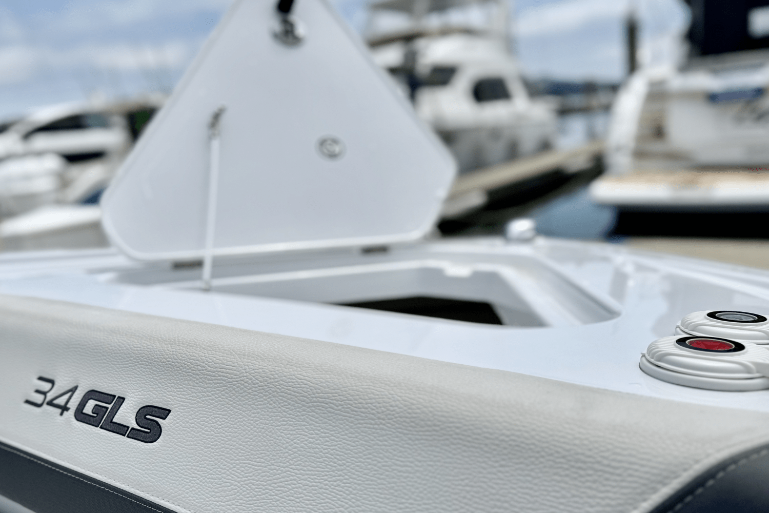 Slide: The Image of Cruisers Yachts 34 GLS 2023 - 43