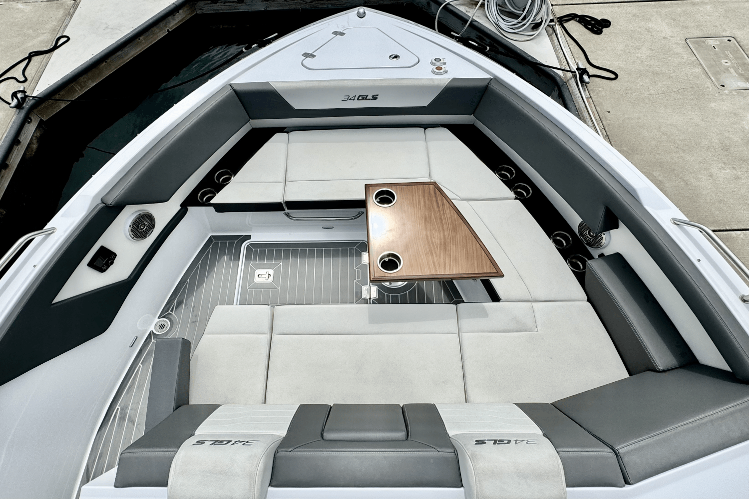 Slide: The Image of Cruisers Yachts 34 GLS 2023 - 46