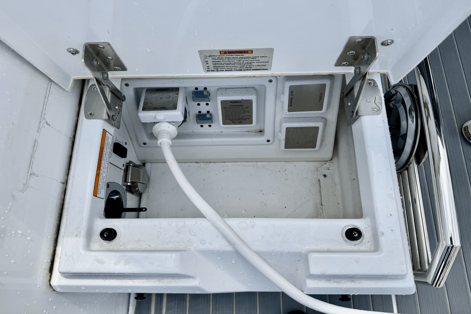 Slide: The Image of Cruisers Yachts 34 GLS 2023 - 48