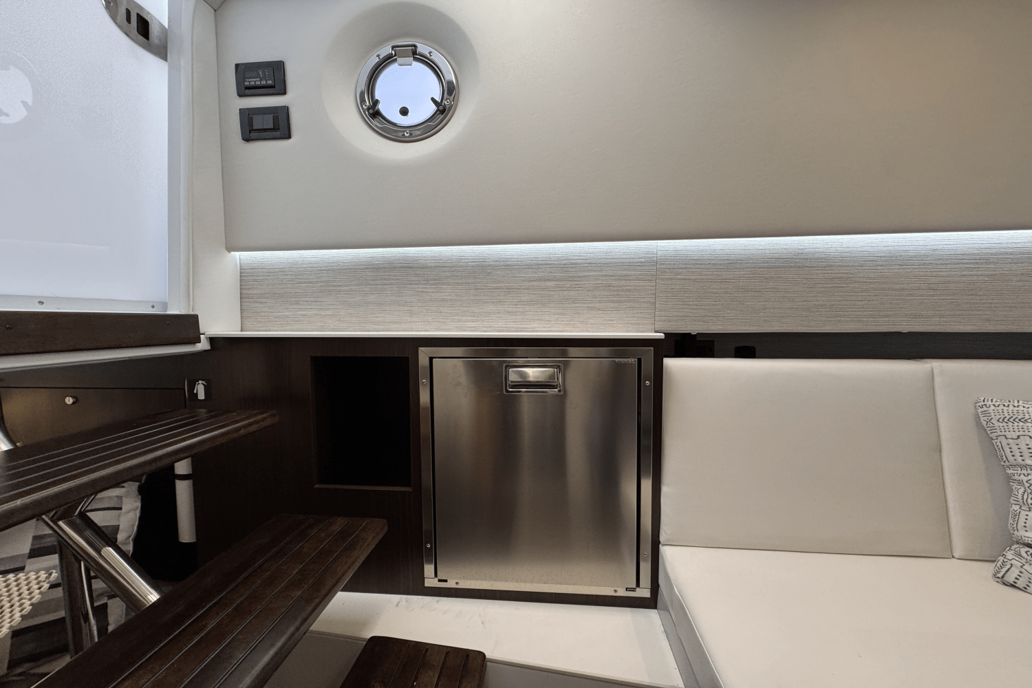 Slide: The Image of Cruisers Yachts 34 GLS 2023 - 72